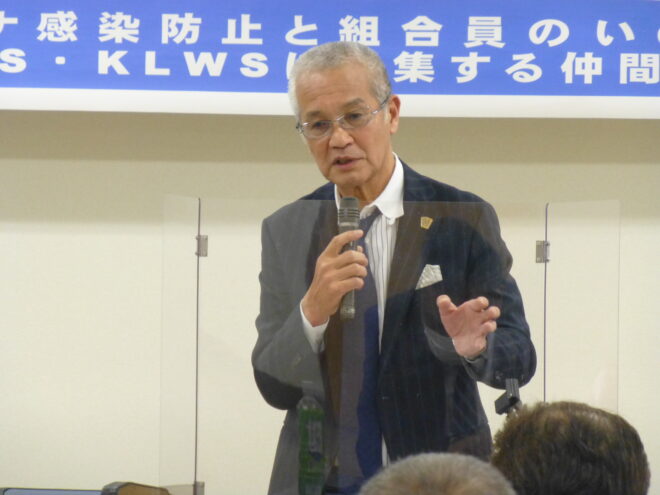 議案提案を行った、KURS事務局次長（建交労関西支部顧問）の岡元貞道氏。