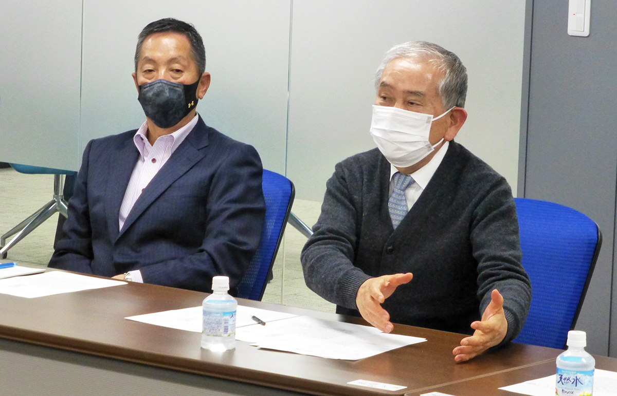 一般社団法人西日本建設関連オーナー会会長の菅生行男氏（写真右）