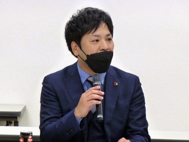 総会議長を務めた藤川拓KURS事務局次長（建交労関西支部書記長）。