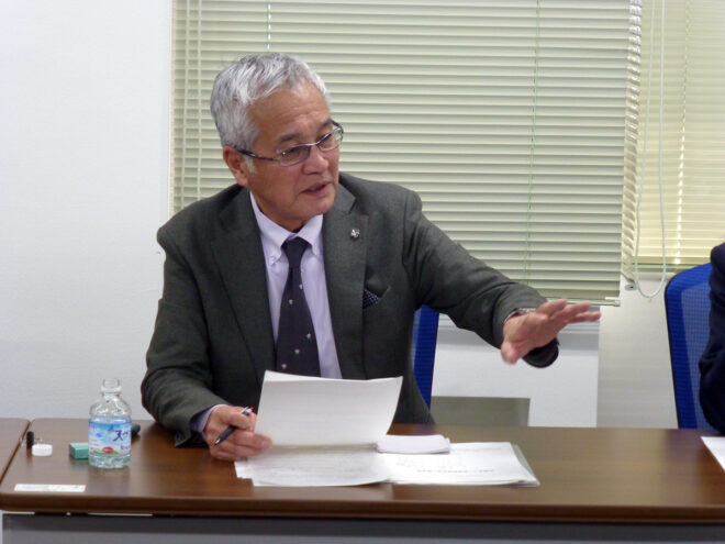 オーナー会側に意見を述べる、KURS事務局長の岡元貞道氏。