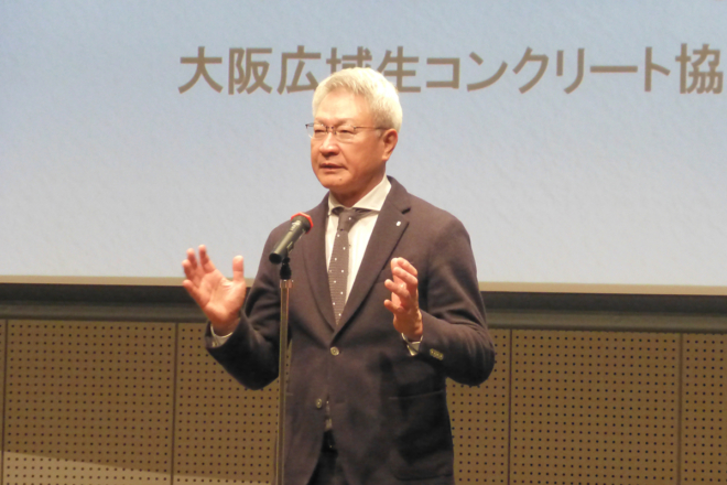 開会の挨拶を行う、広域協組理事長の木村貴洋氏。
