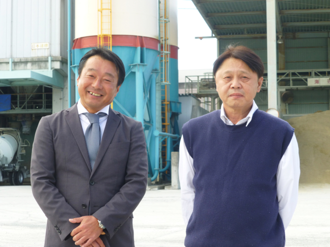 取材にお応えいただいた代表取締役の坂本博氏（左）と、取締役工場長の浦上天志氏（右）。
