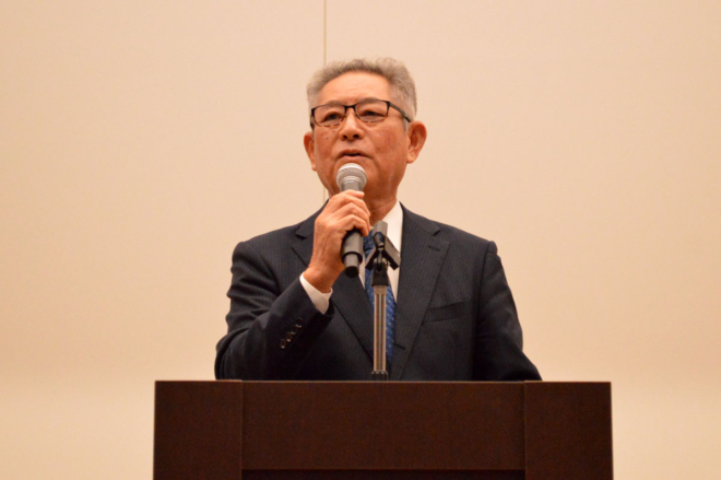 挨拶を行うKURS副議長の本多裕重氏。