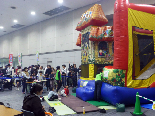 ＜ふわふわ遊具＞