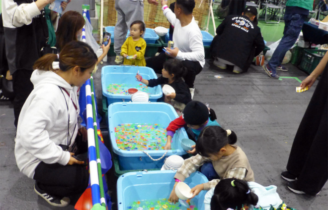 ＜スーパーボールすくい＞