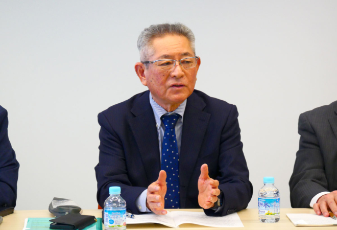 意見を述べる、KURS副議長の本多裕重氏。