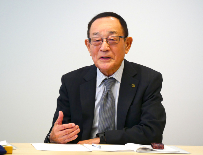 前進ある回答に対する評価を述べるKLWS議長の松居順一郎氏。