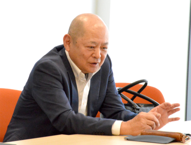 最終交渉の場で意見を述べる（株）関西宇部代表取締役社長の北岸一宏氏。